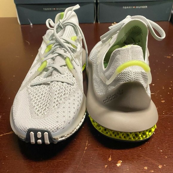 Athletic_Shoes
